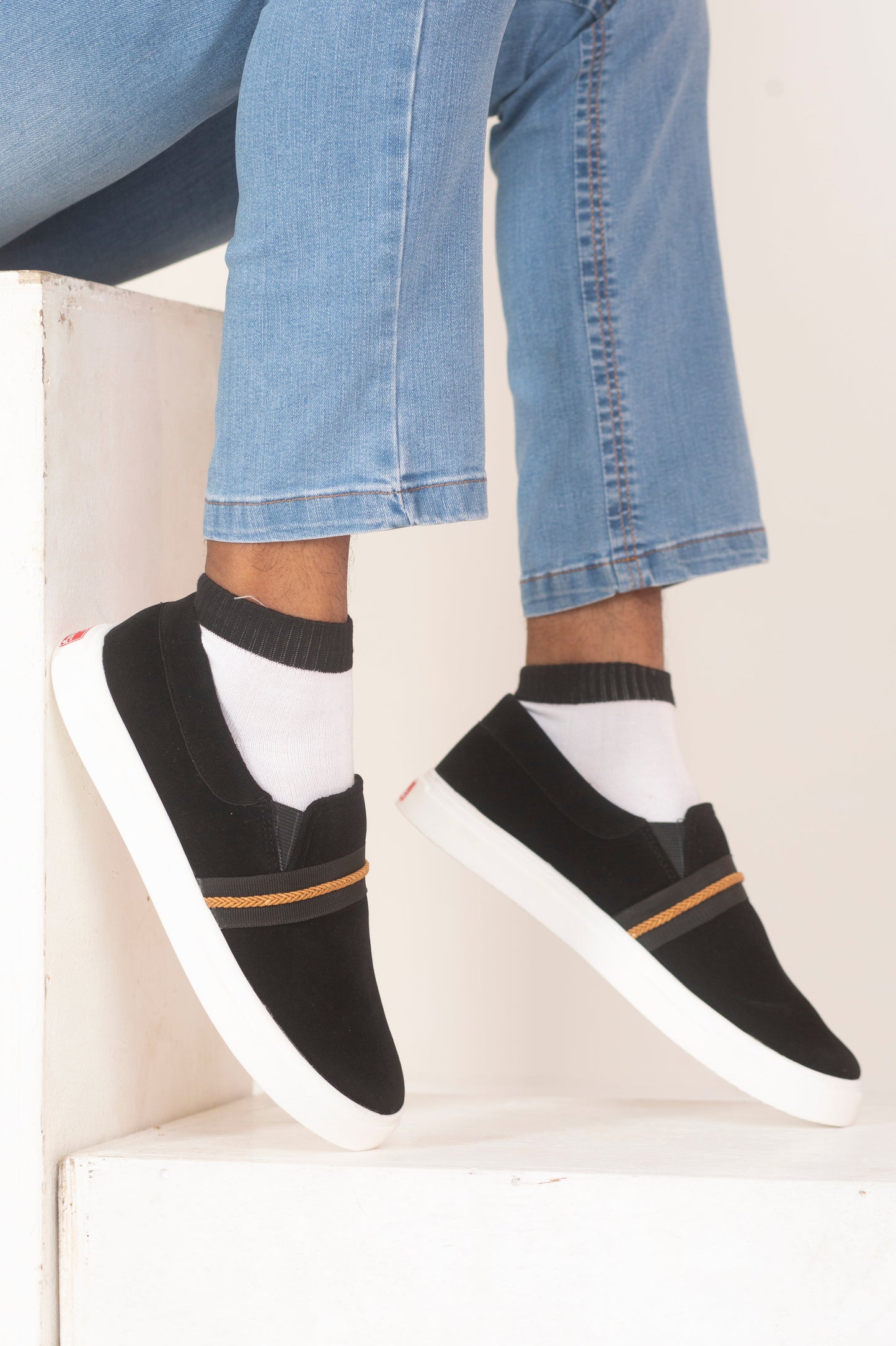 Zuqo Men's Sneaker - Suede Black